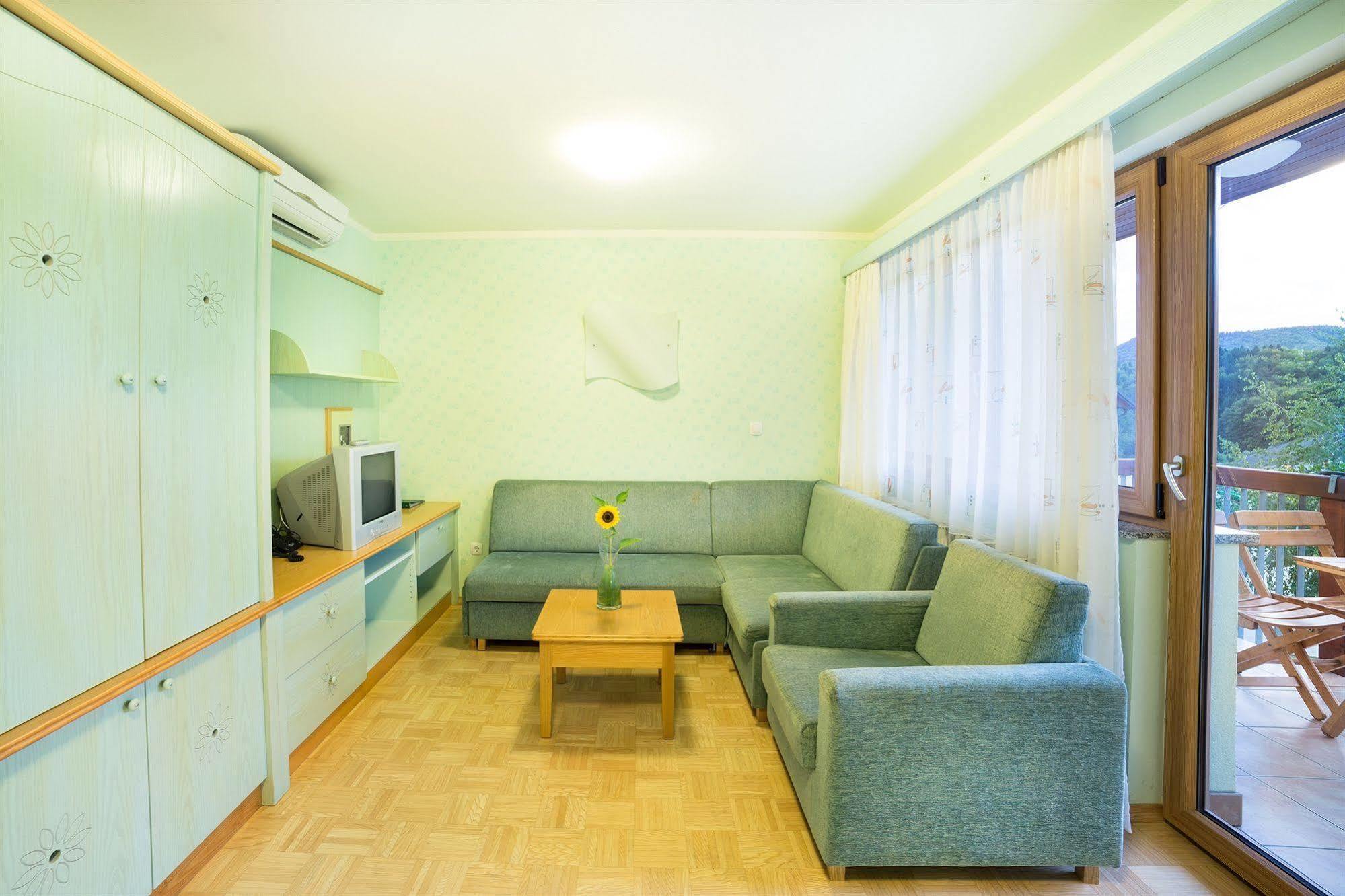 Apartment Resort Eco Spa Snovik Камник Экстерьер фото