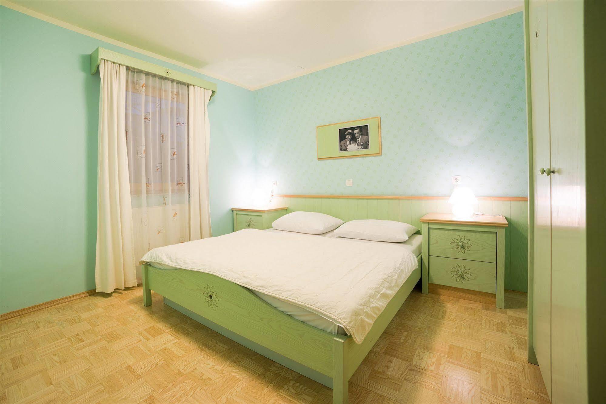 Apartment Resort Eco Spa Snovik Камник Экстерьер фото